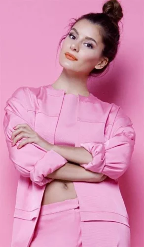 ATİYE DAVETSİZ MİSAFİR’ E KONUK OLDU